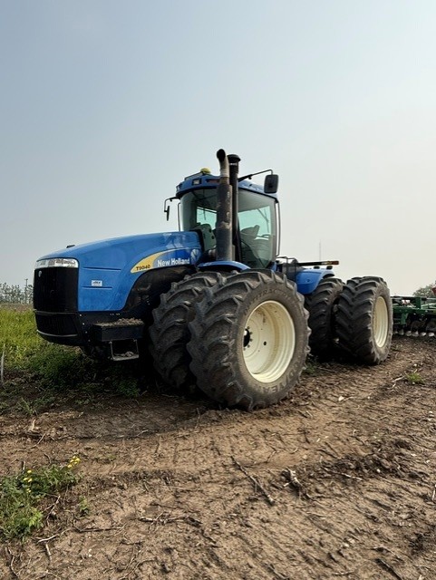 2009 New Holland T9040 Tractor