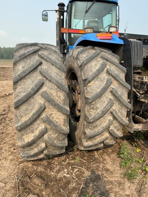 2009 New Holland T9040 Tractor