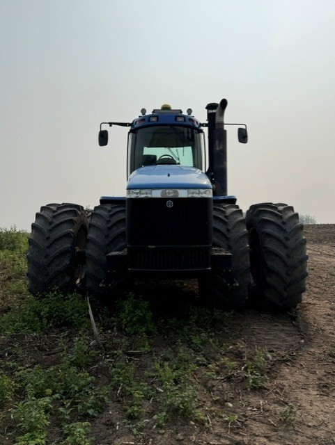 2009 New Holland T9040 Tractor