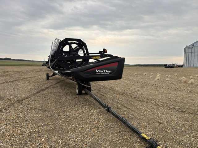 2017 MacDon FD75-40 Header Combine