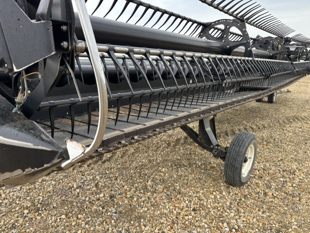 2017 MacDon FD75-40 Header Combine