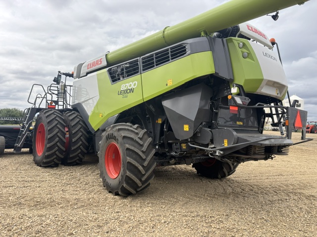 2022 CLAAS 8700 Combine