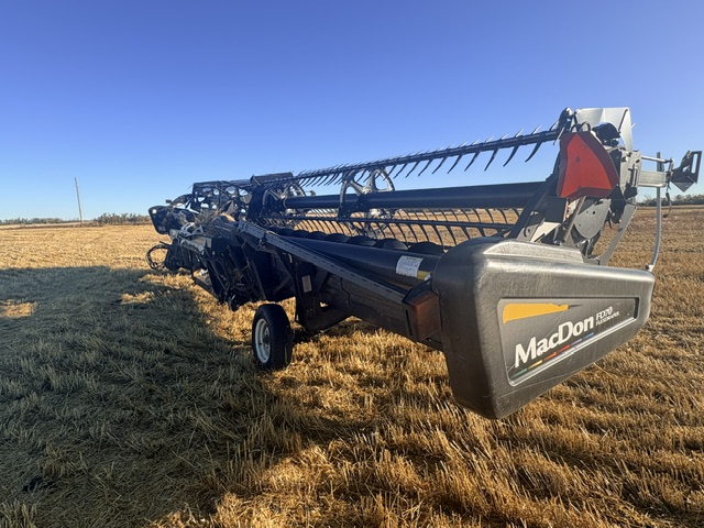 2010 MacDon FD70-35 Header Combine