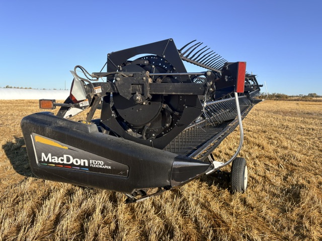 2010 MacDon FD70-35 Header Combine