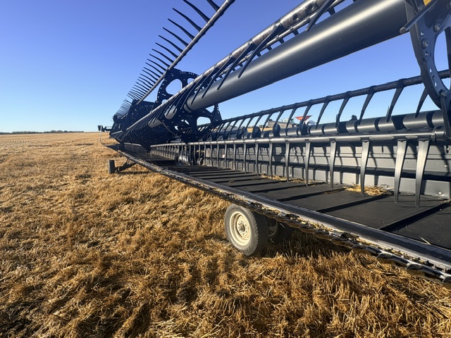 2010 MacDon FD70-35 Header Combine