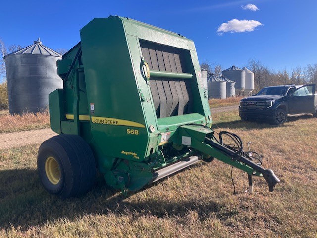 2010 John Deere 568 Baler/Round