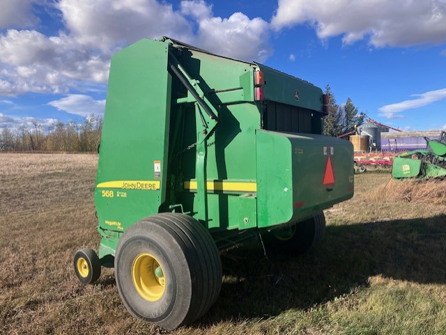 2010 John Deere 568 Baler/Round