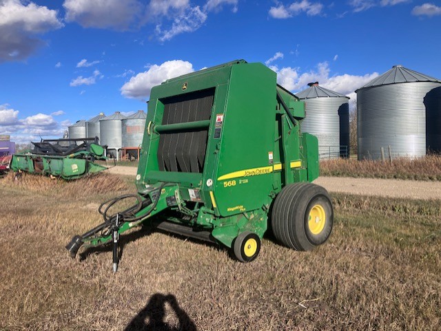 2010 John Deere 568 Baler/Round