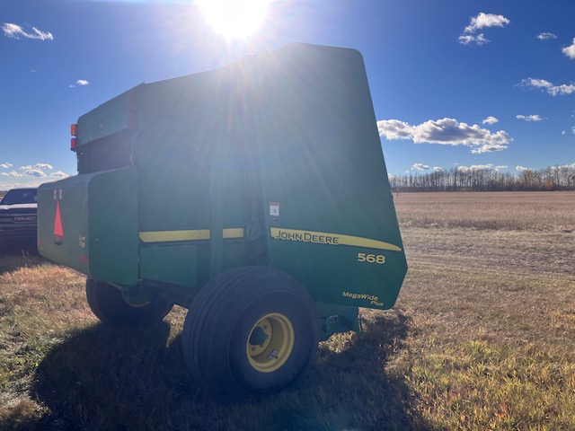 2010 John Deere 568 Baler/Round