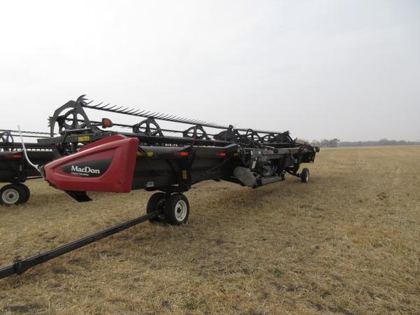 2016 MacDon D65-40 Header Combine