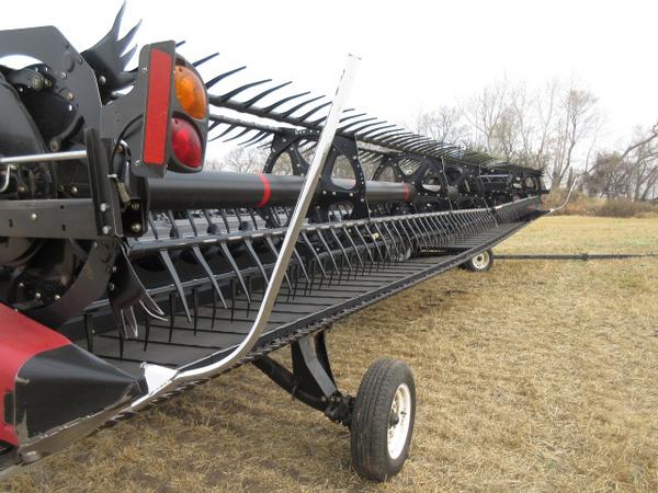 2016 MacDon D65-40 Header Combine