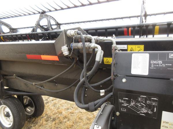 2016 MacDon D65-40 Header Combine