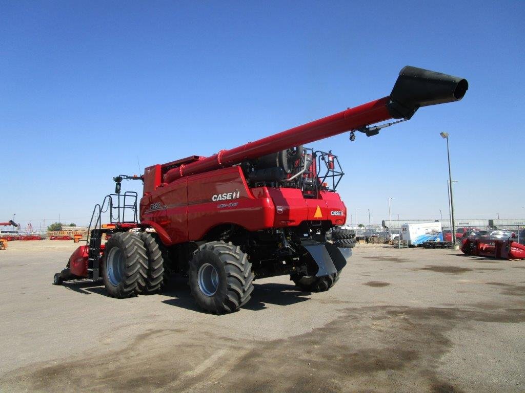 2022 Case 8250 Combine