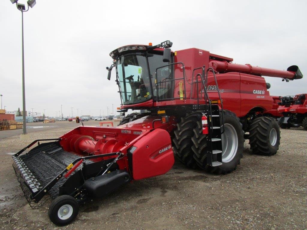 2022 Case 8250 Combine