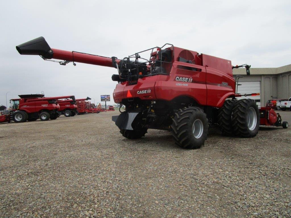 2022 Case 8250 Combine