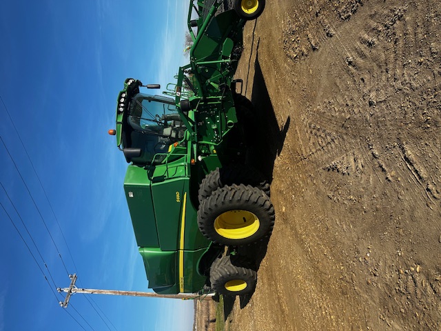 2012 John Deere S690 Combine