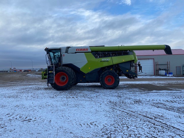 2022 CLAAS 8700 Combine