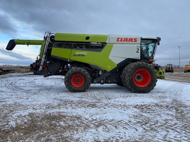 2022 CLAAS 8700 Combine