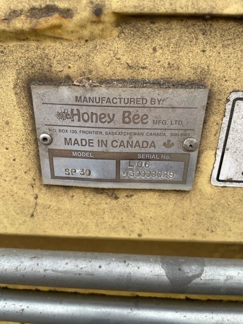 2000 Honey Bee SP30 Header Combine