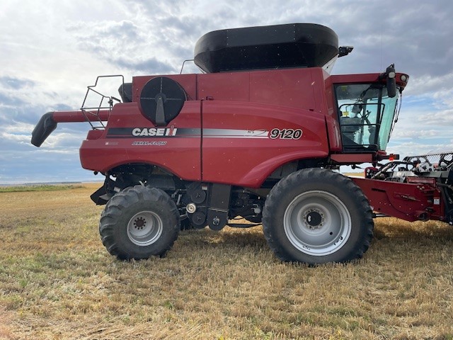 2011 Case 9120 Combine