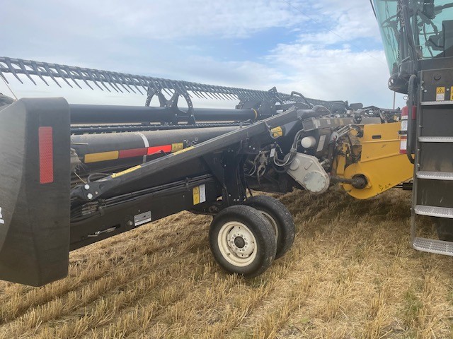 2020 MacDon FD135 Header Combine