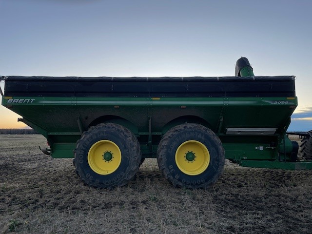 2012 Brent 2096 Grain Cart