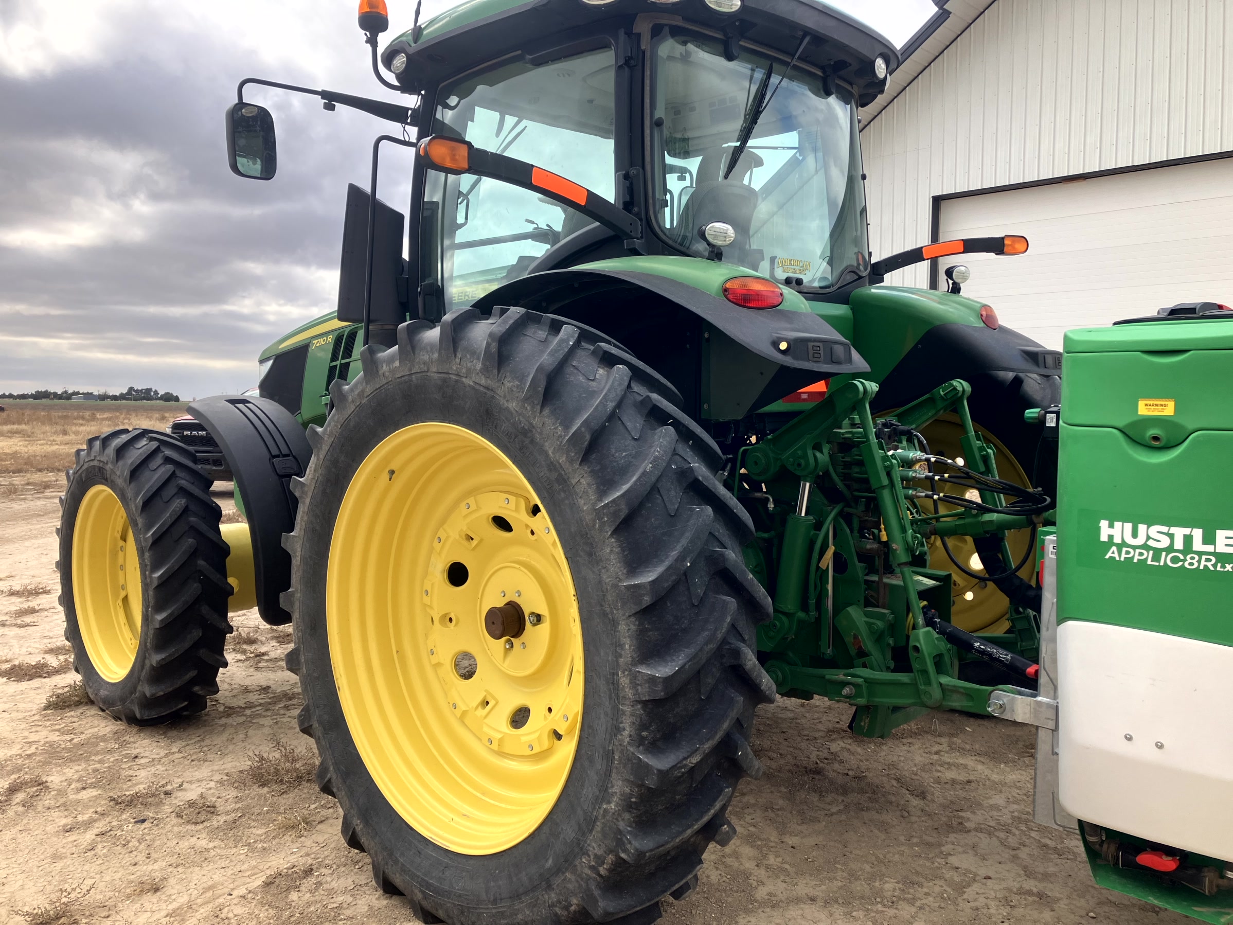 2015 John Deere 7210R Tractor