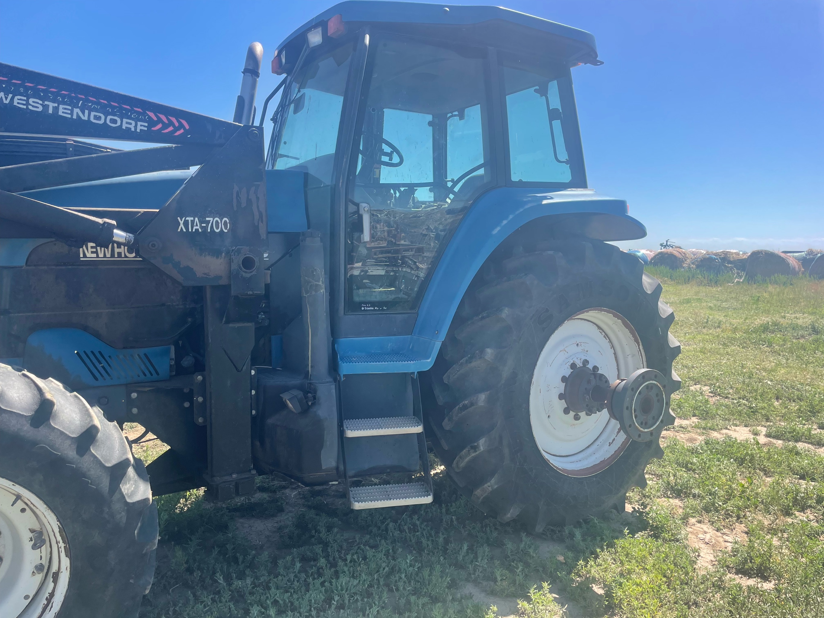 1996 New Holland 8670 Tractor