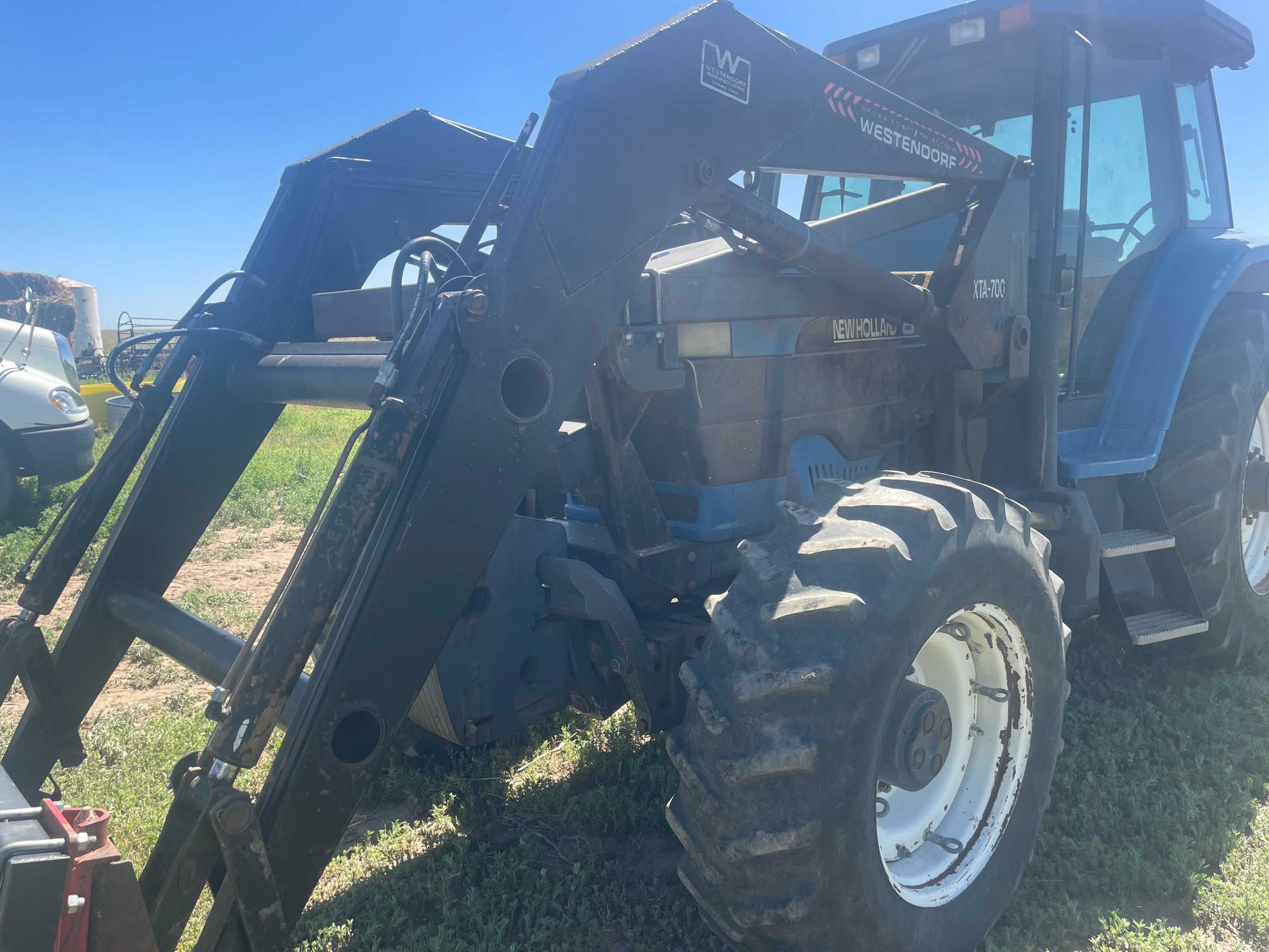 1996 New Holland 8670 Tractor