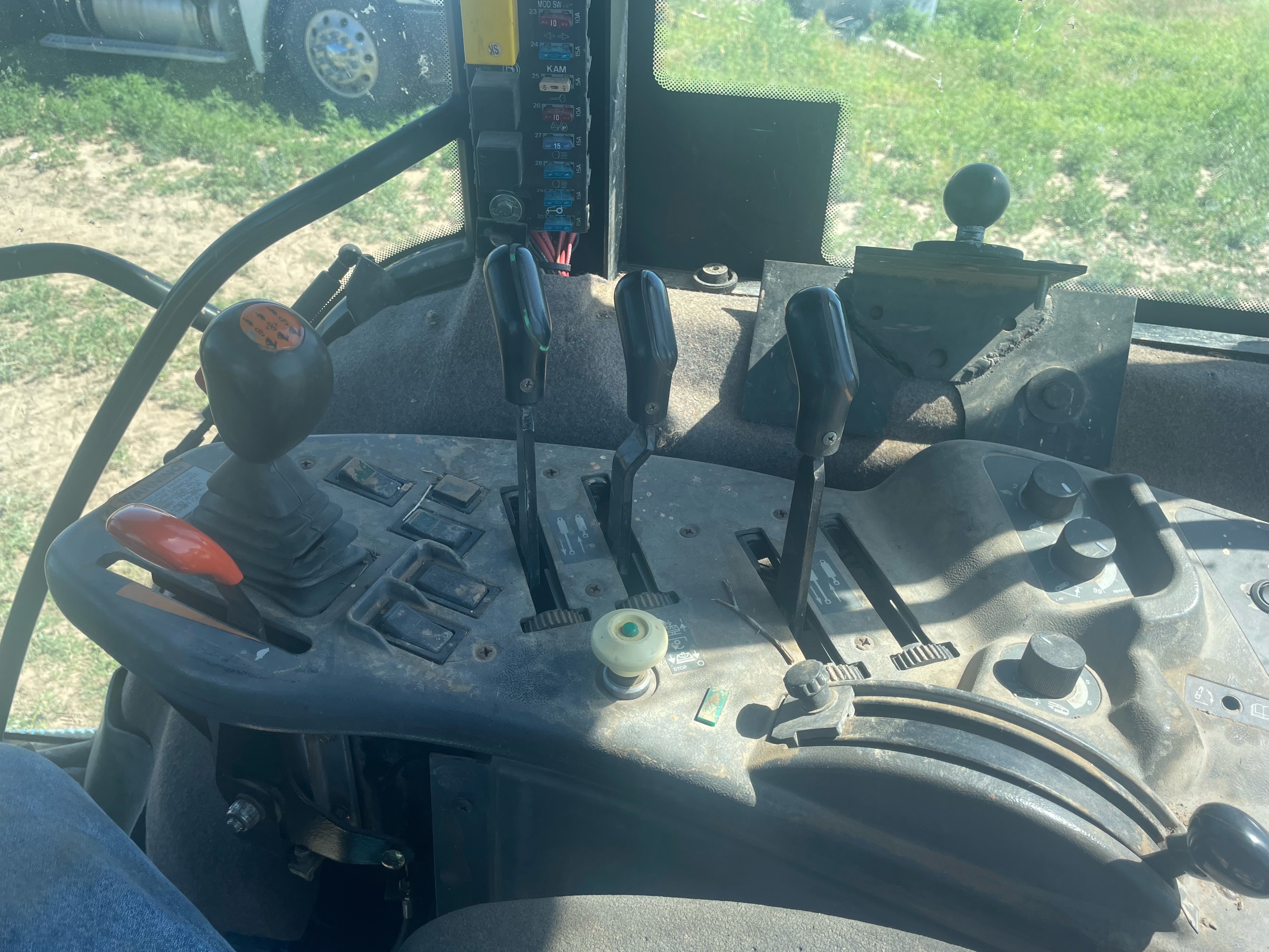 1996 New Holland 8670 Tractor