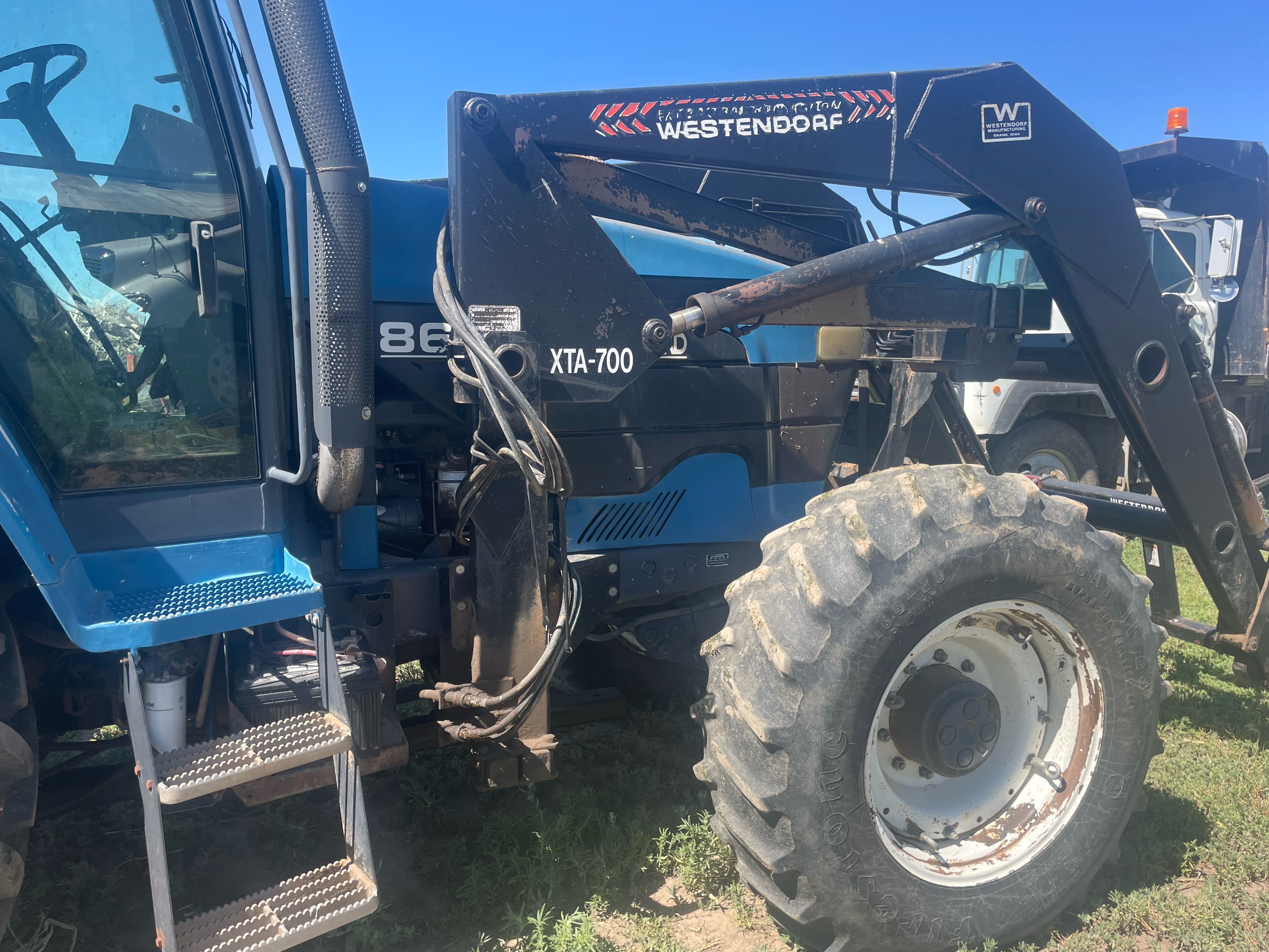 1996 New Holland 8670 Tractor