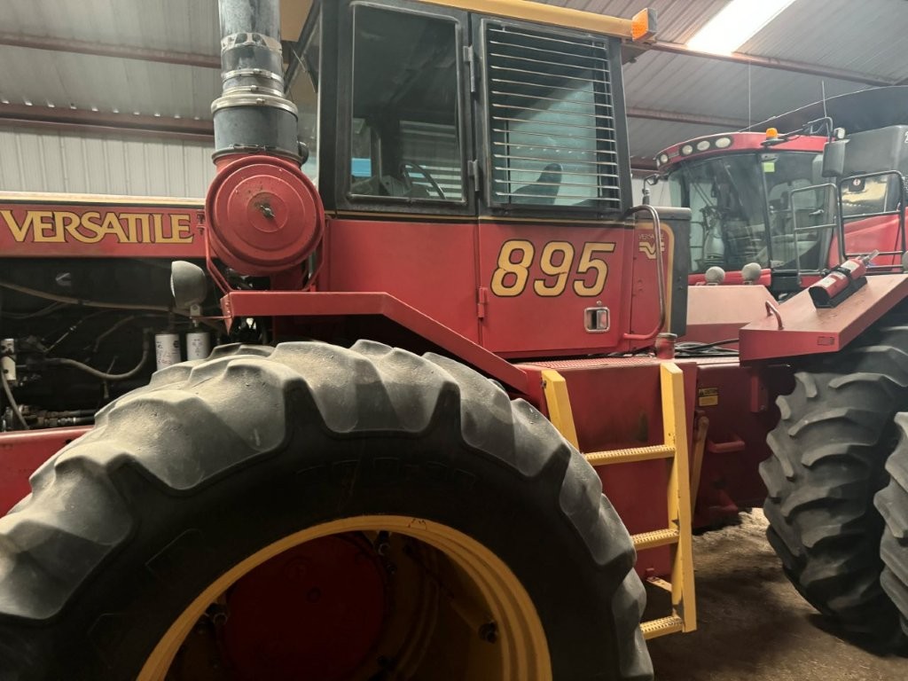 1982 Versatile 895 Tractor