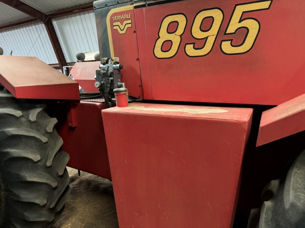 1982 Versatile 895 Tractor