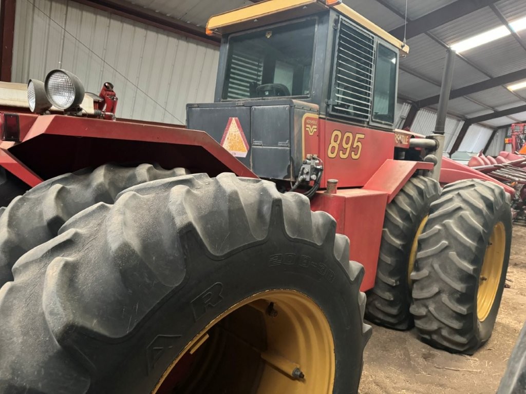 1982 Versatile 895 Tractor