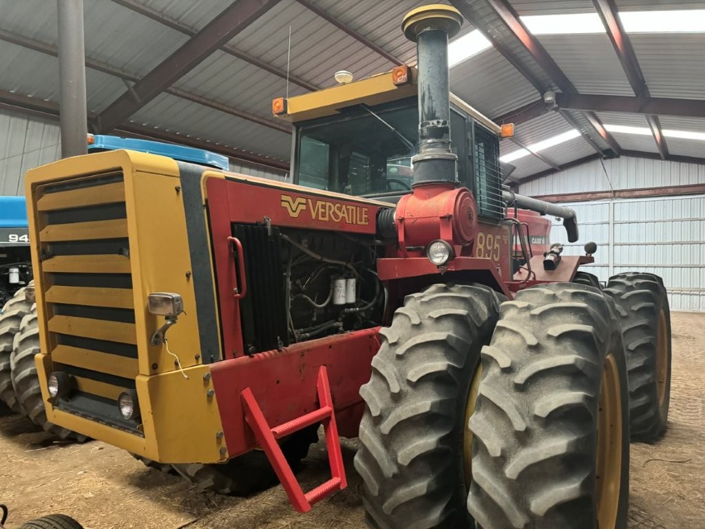 1982 Versatile 895 Tractor