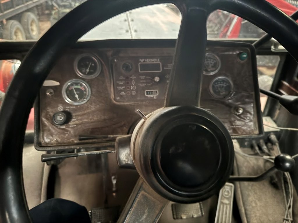 1982 Versatile 895 Tractor