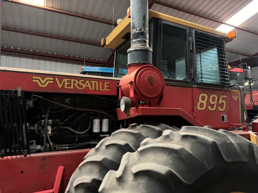 1982 Versatile 895 Tractor