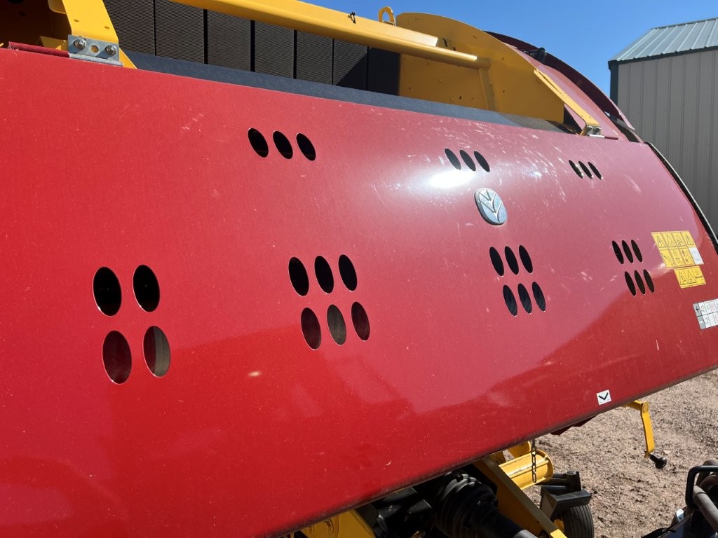 2021 New Holland 560 ROLLBELT Baler/Round