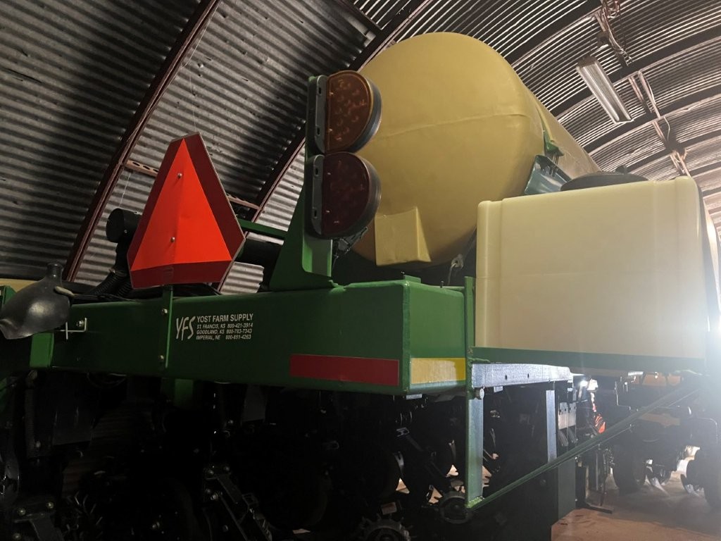 2014 Great Plains YP825R Planter/Row