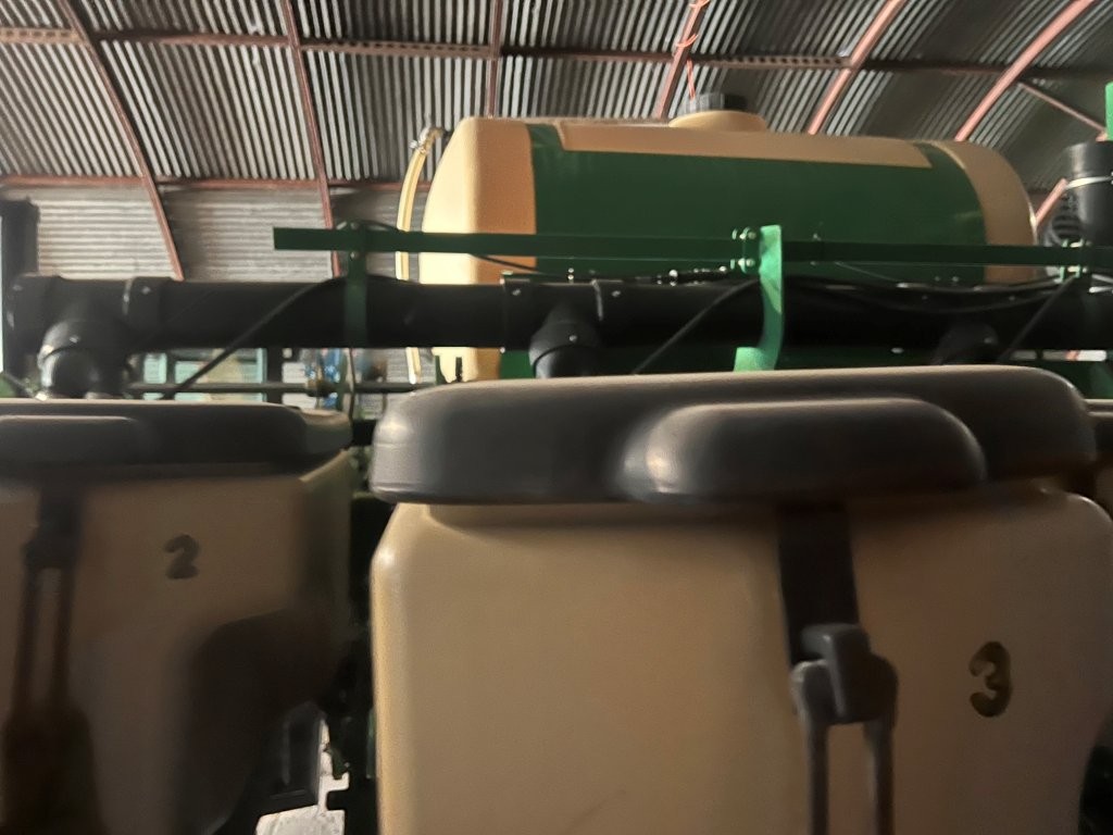 2014 Great Plains YP825R Planter/Row