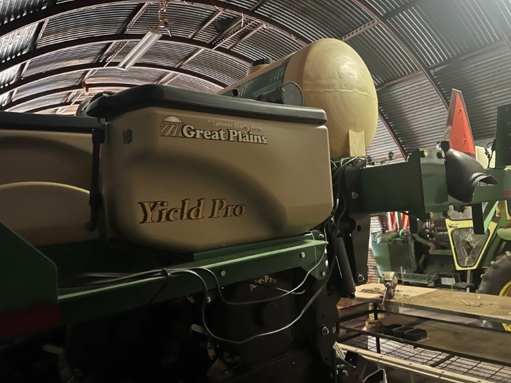 2014 Great Plains YP825R Planter/Row