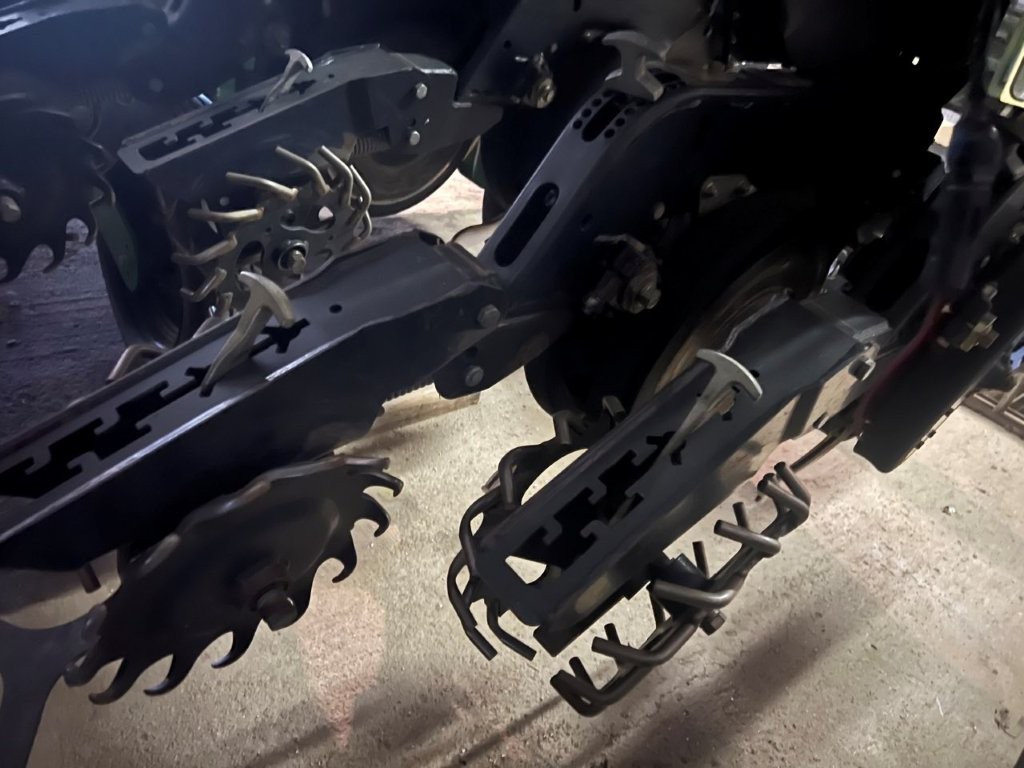 2014 Great Plains YP825R Planter/Row