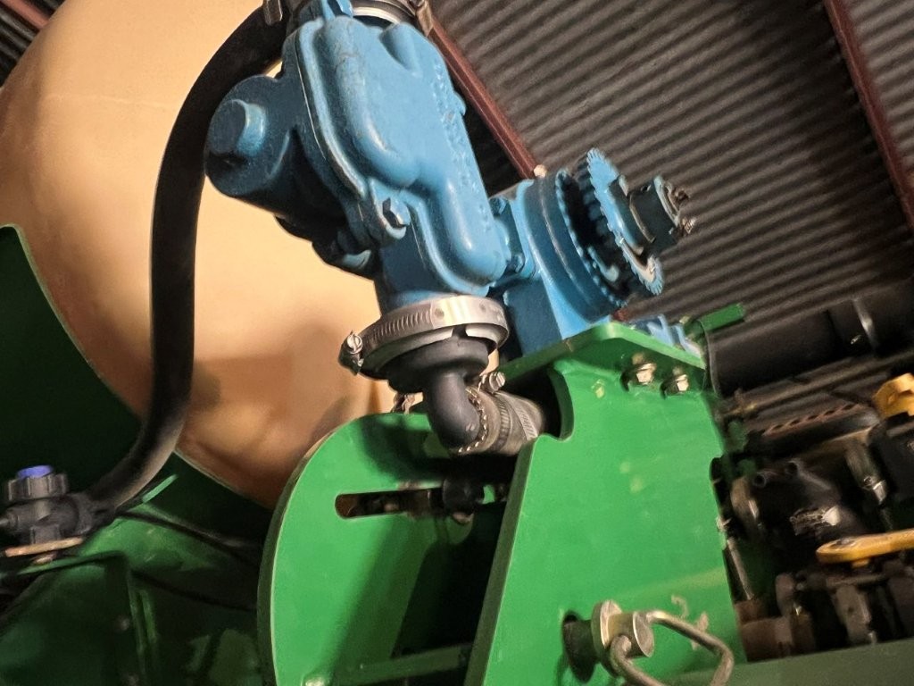 2014 Great Plains YP825R Planter/Row