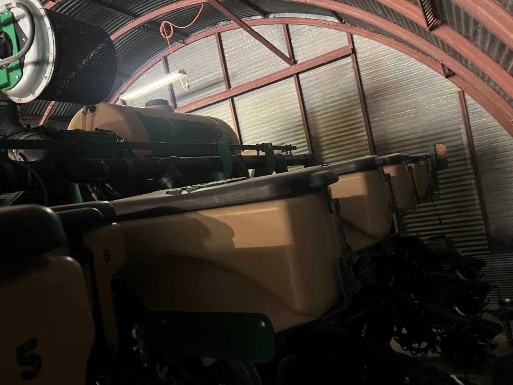 2014 Great Plains YP825R Planter/Row