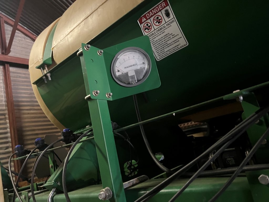 2014 Great Plains YP825R Planter/Row