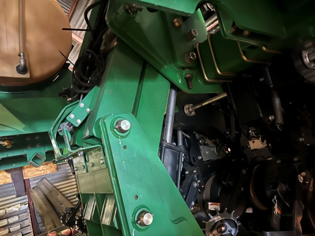 2014 Great Plains YP825R Planter/Row