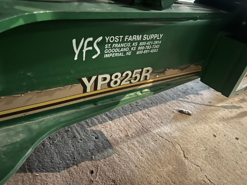 2014 Great Plains YP825R Planter/Row
