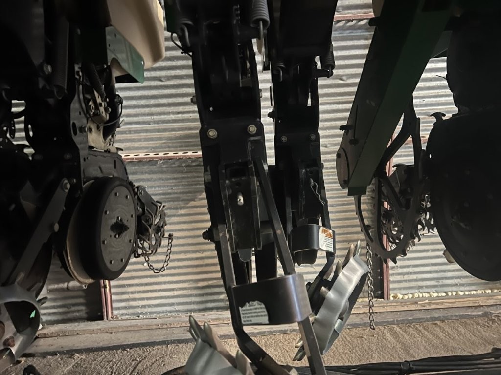 2014 Great Plains YP825R Planter/Row