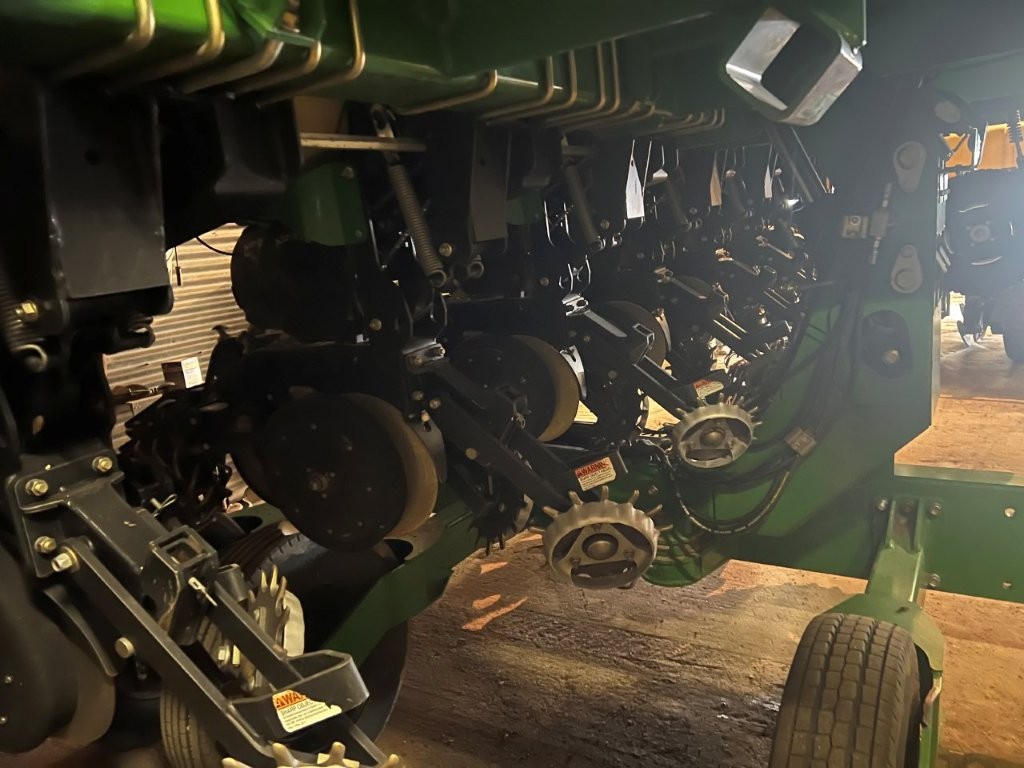 2014 Great Plains YP825R Planter/Row