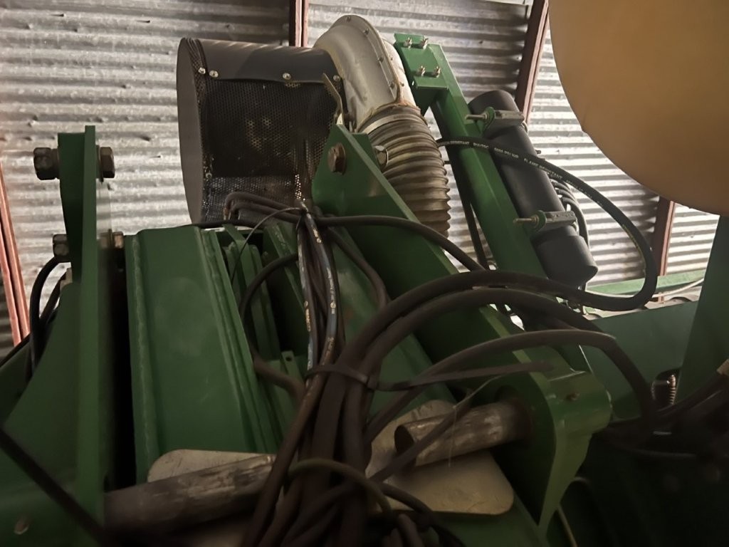 2014 Great Plains YP825R Planter/Row